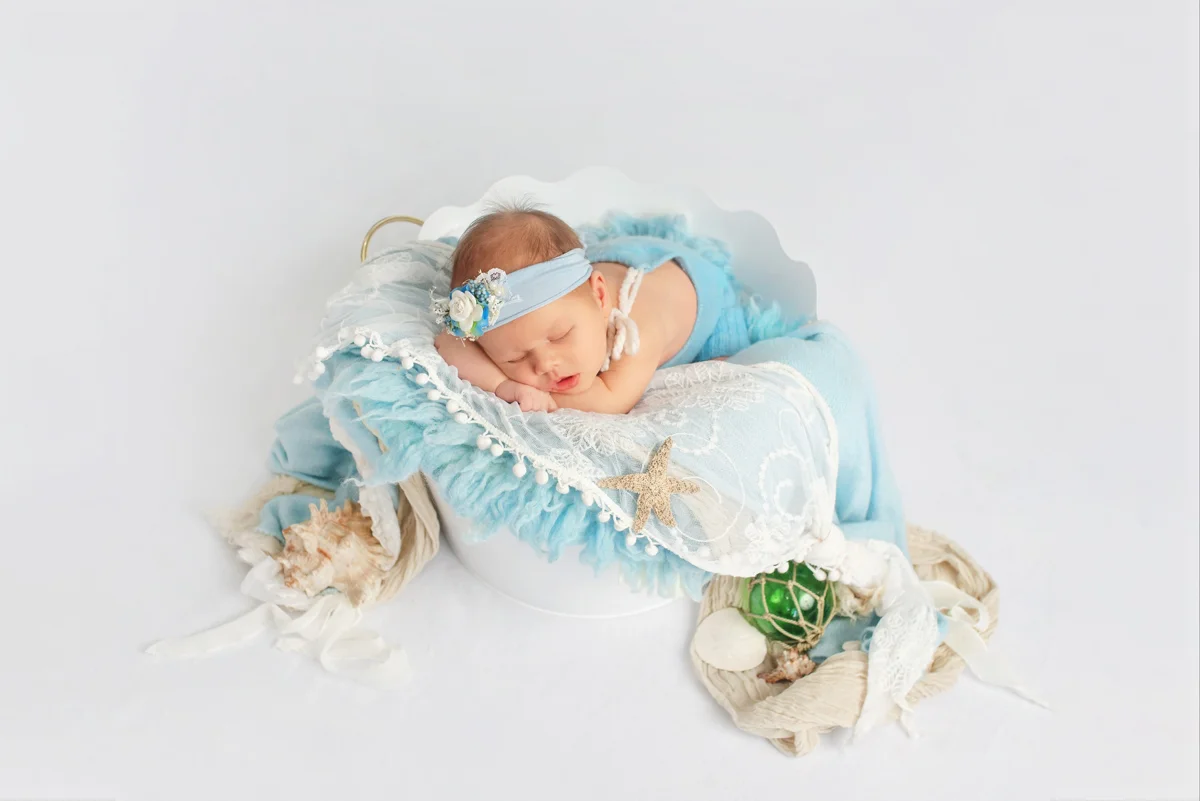 Newborn & maternity portrait by A & K Photography
